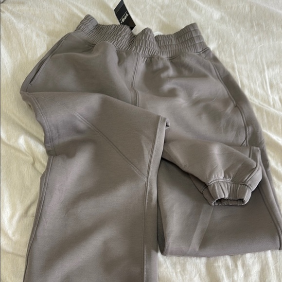 Abercrombie & Fitch Gray Sweatpants with Elastic Waistband - Picture 4 of 5